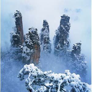 單獨(dú)成團(tuán)O線:(張家界溫泉休閑線路)張家界、天子山、寶峰湖/黃龍洞、鳳凰古城 江埡溫泉/萬(wàn)福溫泉 五日游