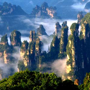 長(zhǎng)沙往返A(chǔ)5線:張家界、黃龍洞、猛洞河漂流、鳳凰古城五日游